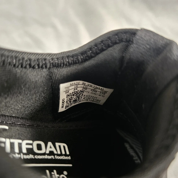 Adidas Black Sneakers Modern Slip-On Design - Picture 5 of 7